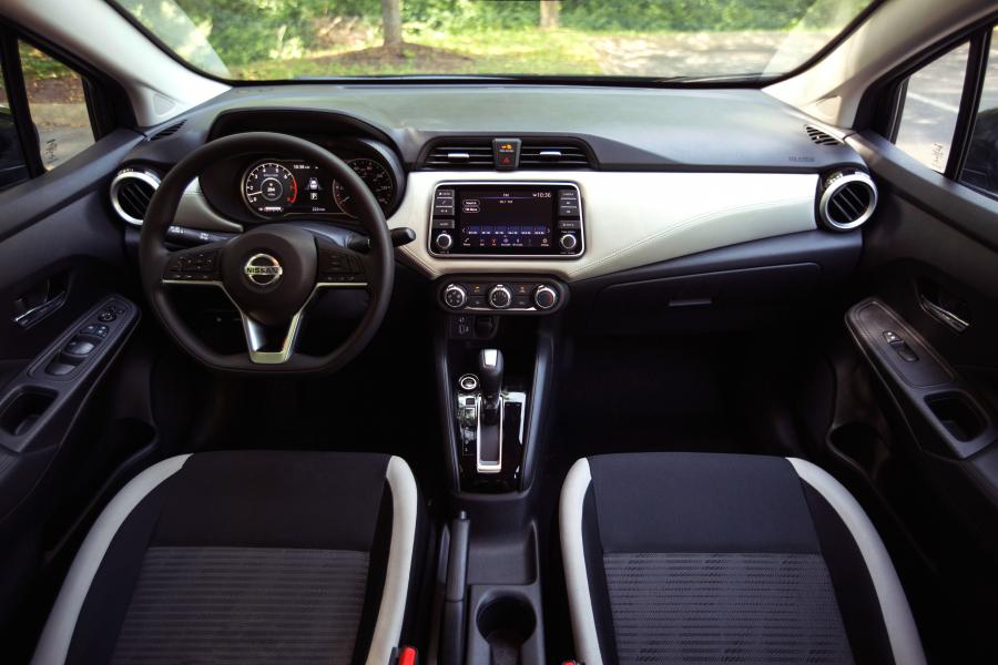 Торпедо Nissan Versa SV 2019 года  (NA) (фото 10 из 10)